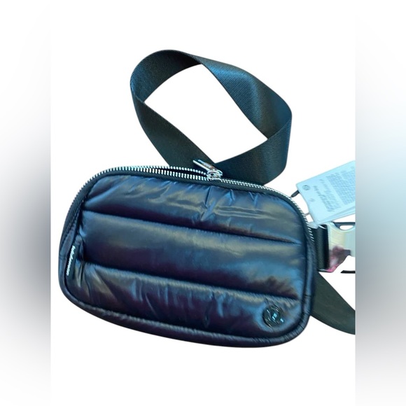 NWT Lululemon everywhere belt bag *Wunder puff BLACK - Picture 1 of 3